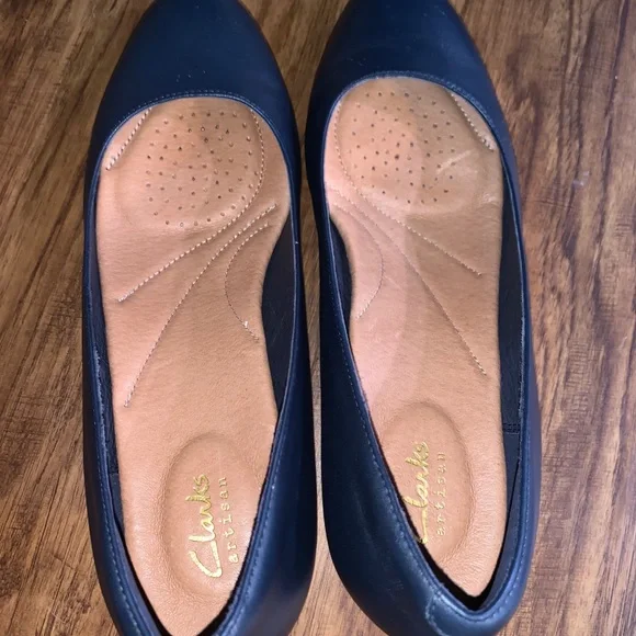 🔥 Closet Clear Out🔥. Clark’s Heavenly Shine  2” kitten heels .  Box included. - Picture 6 of 6